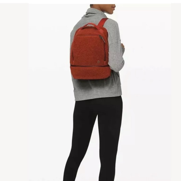 LULULEMON CITY ADVENTURER 🎒MINI SHERPA FLEECE 10L - Picture 3 of 9